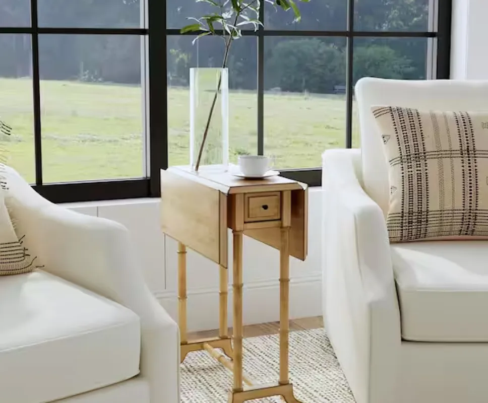 Foldable wooden tables