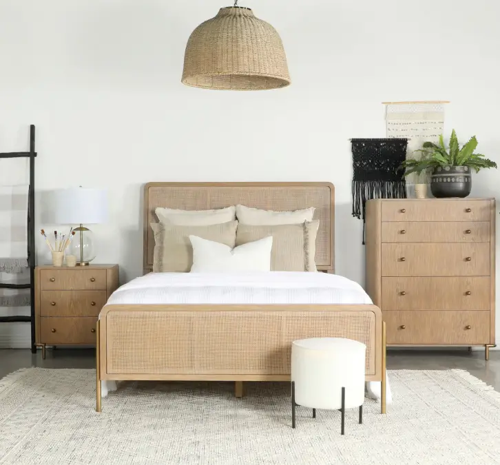 Minimal guest bedroom
