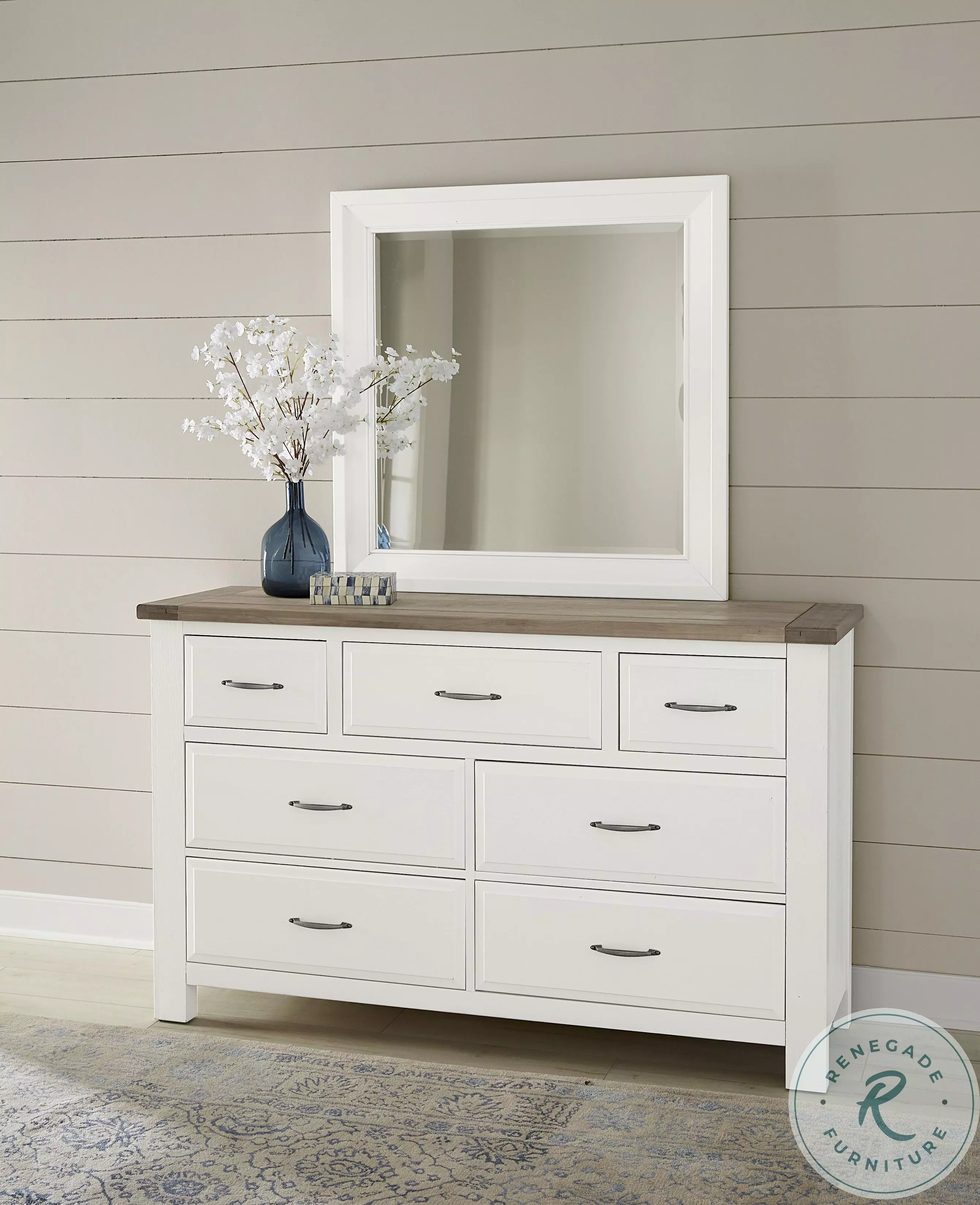 Maple Road Soft White Scalloped Panel Bedroom Set from