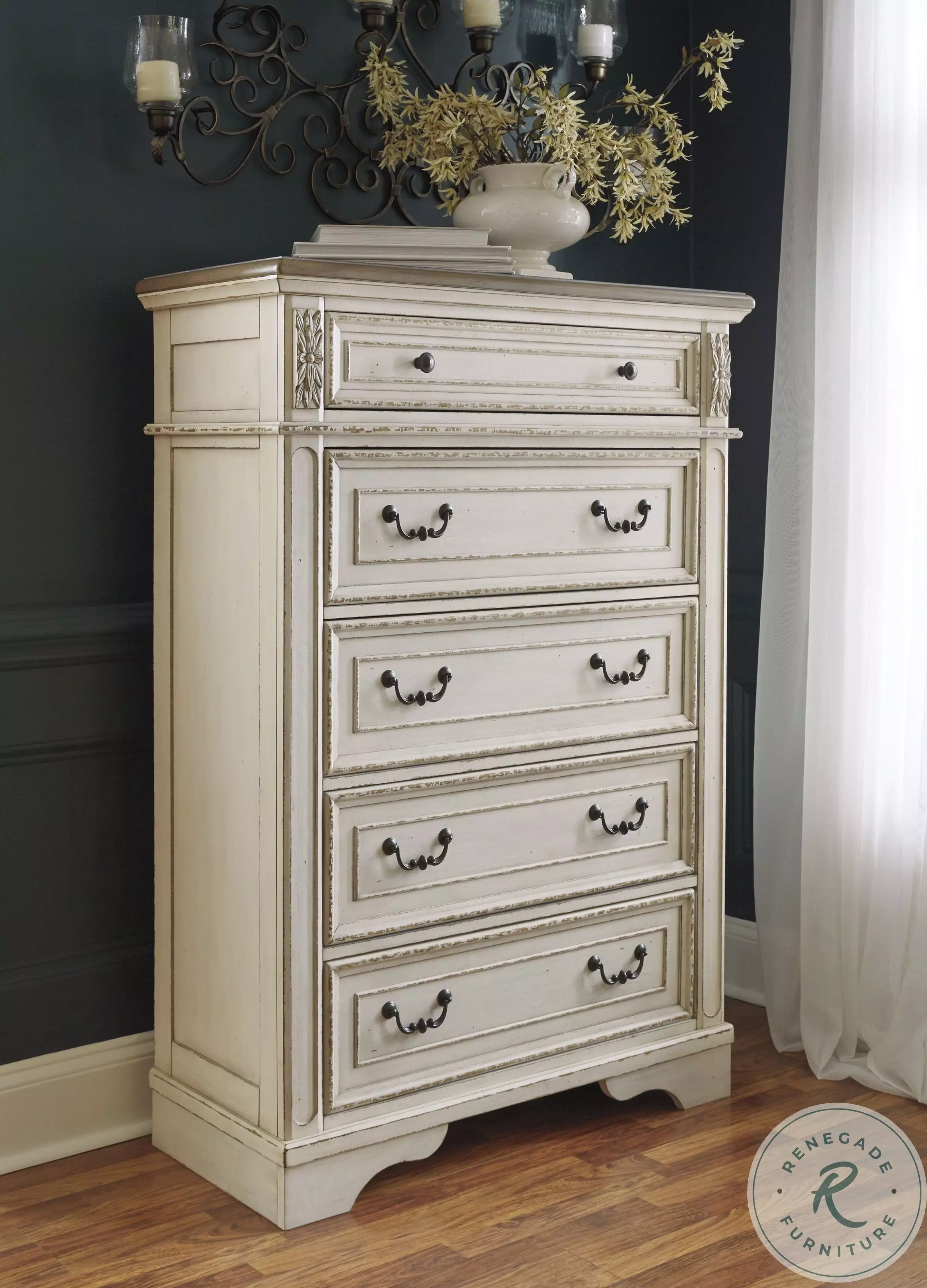 Ashley furniture ホワイト タンス 5段 Realyn Chipped White 5 Drawer Chest From Home Gallery Stores