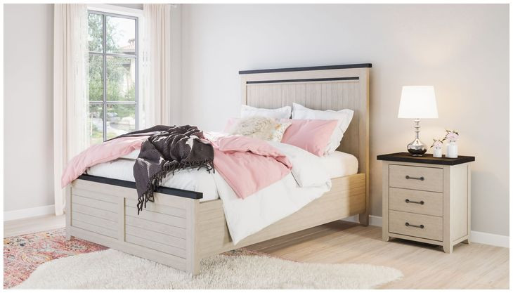 Madison County Vintage White Queen Platform Bed