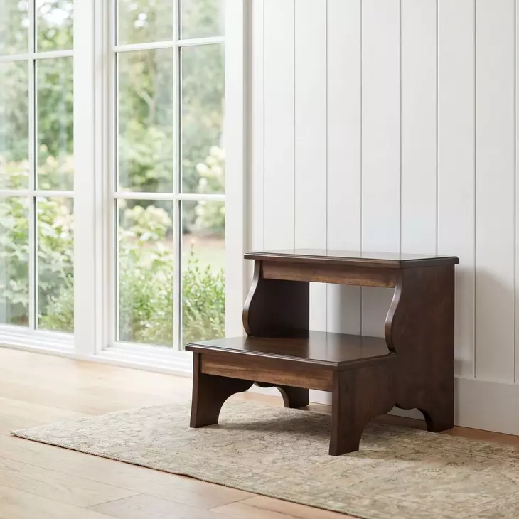 Praline Step Stool