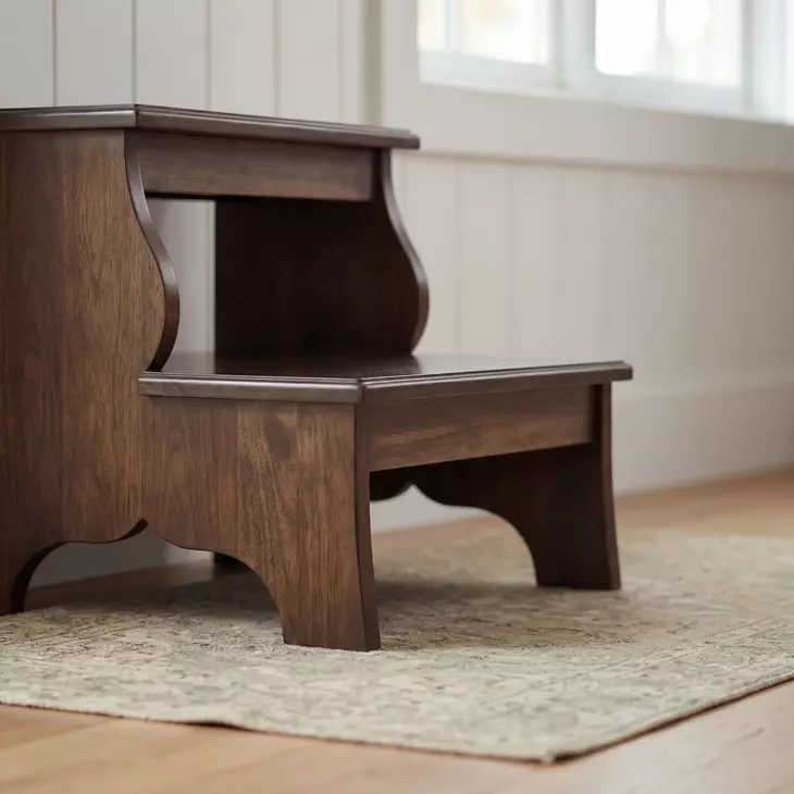 Praline Step Stool