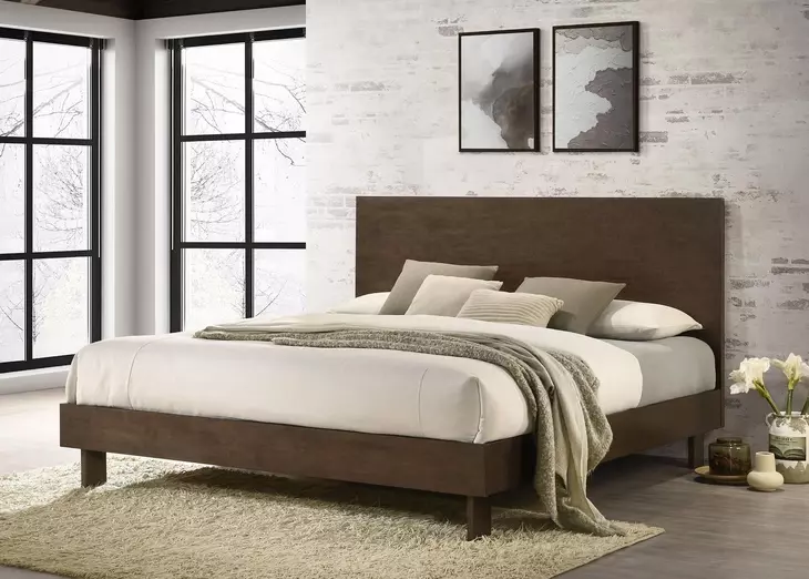 Glenwood Warm Brown King Platform Bed
