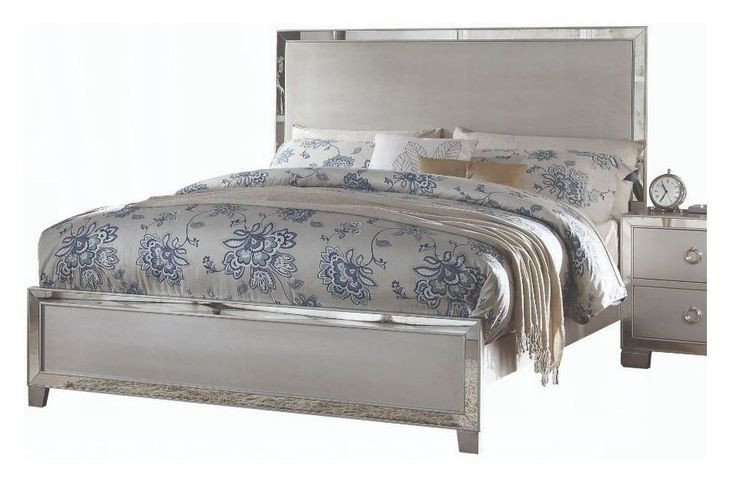 Voeville II Platinum King Panel Bed