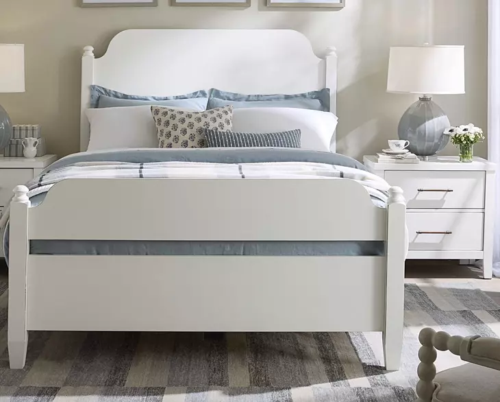 Pure Maple Cottage White Queen Poster Bed