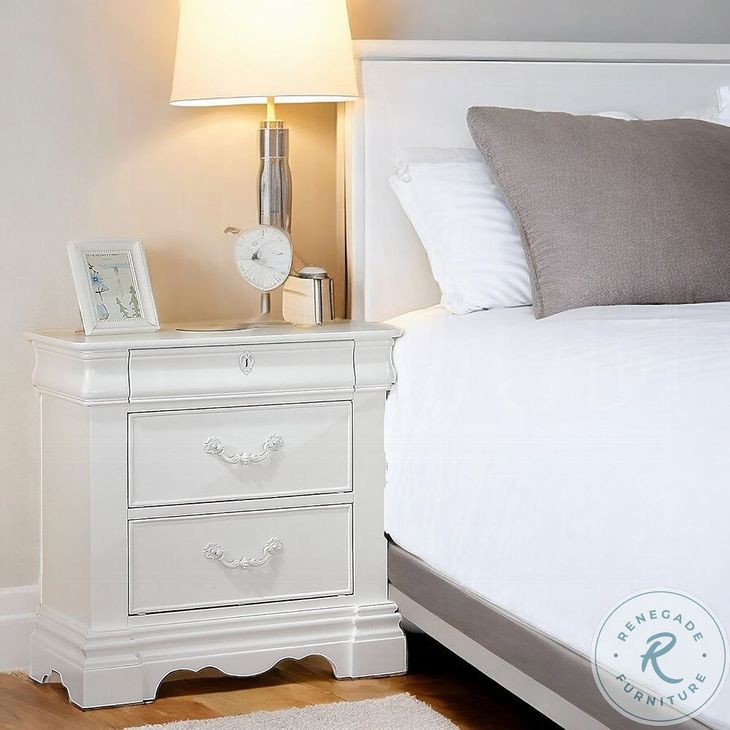 Estrella White 3 Drawer Nightstand