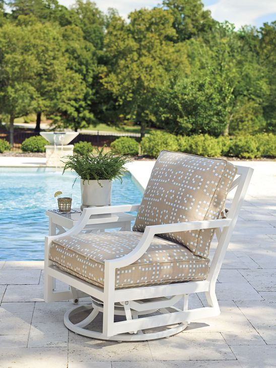 Island Classic Brown and White Upholstered Outdoor Lounge Chair