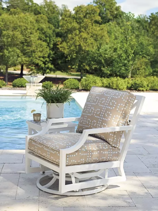 Island Classic Brown and White Upholstered Outdoor Lounge Chair