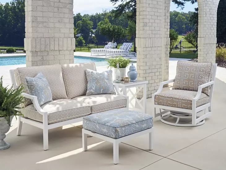 Island Classic Brown Outdoor 27" Loveseat