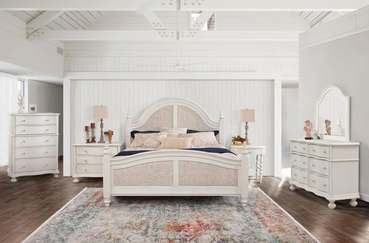 Rodanthe Dove White 8 Drawer Dresser and Arched Mirror