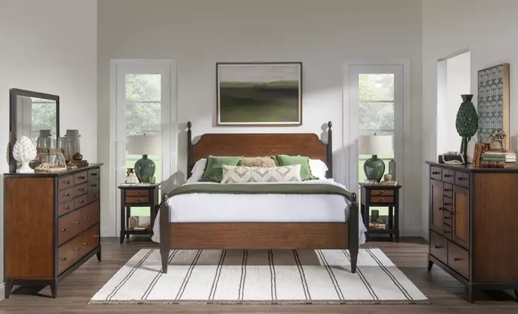 Fenmore Mocha and Distressed Cherry Queen Poster Bed