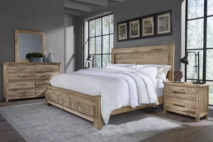 Dovetail Sun Bleached White King Poster Bed with California King Footboard