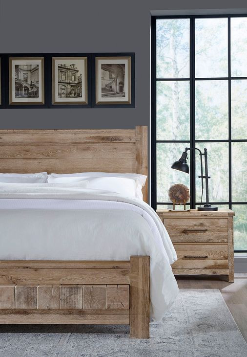 Dovetail Sun Bleached White Poster Bedroom Set with Footboard