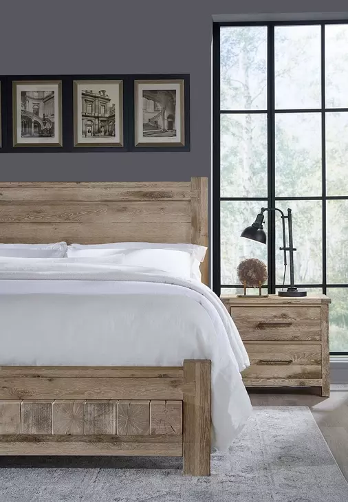 Dovetail Sun Bleached White Poster Bedroom Set with Footboard