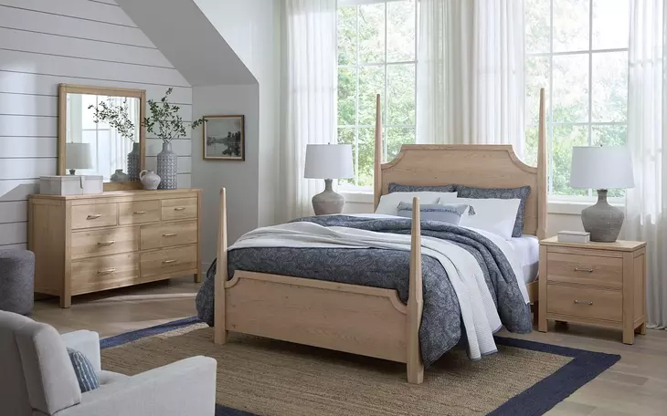 Tide And Timber Clear Oak King Pencil Poster Bed