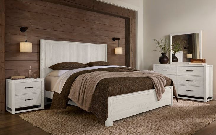 Lodge and Loft Soft White King Radius Poster Bed