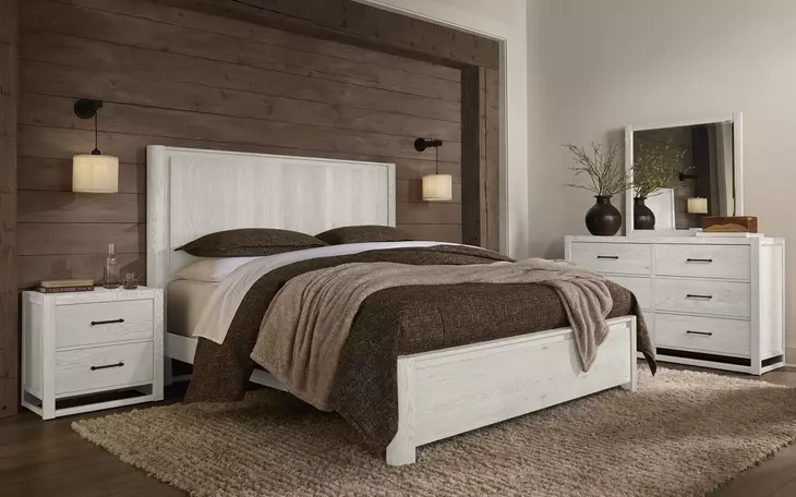 Lodge and Loft Soft White King Radius Poster Bed