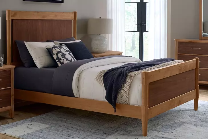 Nordhaven Two Tone Brown King Poster Bed