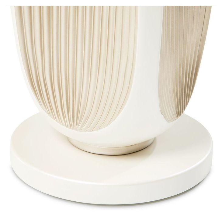 La Marisia Creamy Pearl Round Accent Table