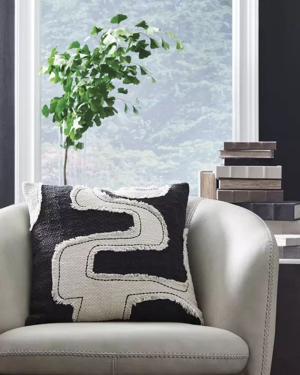 Veerbank Black and Beige Accent Pillow Set of 4