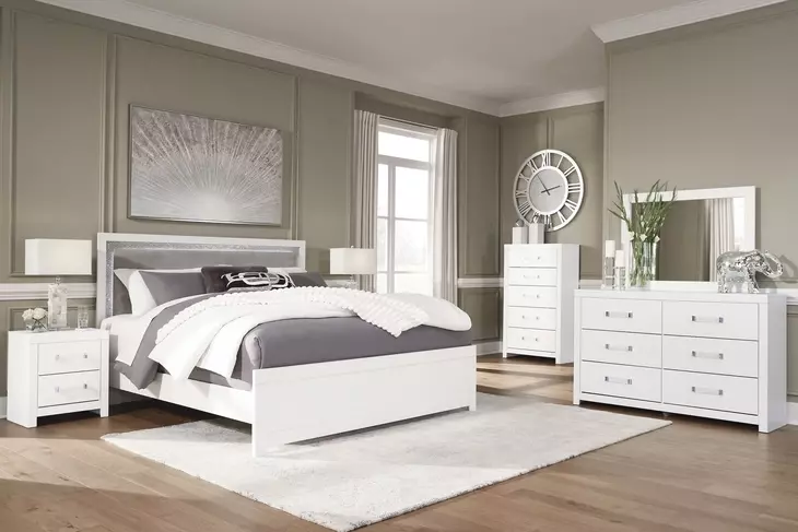 Raechalla Matte White Rectangular Dresser Mirror