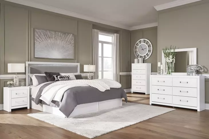 Raechalla Matte White Rectangular Dresser Mirror
