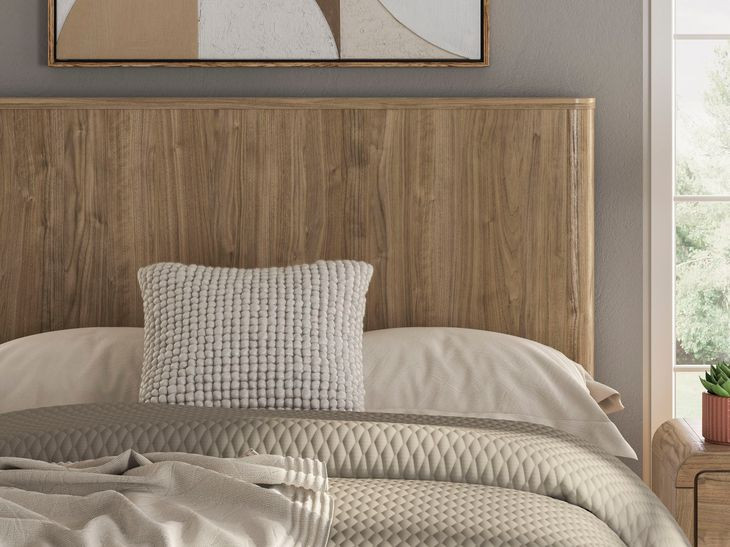 Dayella Warm Natural Brown Full Panel Bed