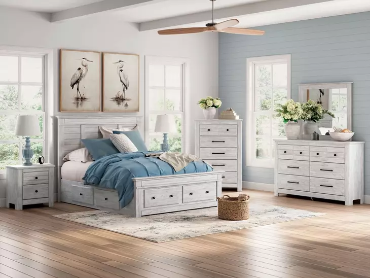 Fenderport Whitewash Panel Bedroom Set with Storage Footboard and 4 Side Drawer