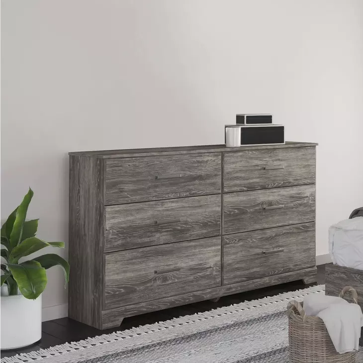 Ralinksi Gray Dresser