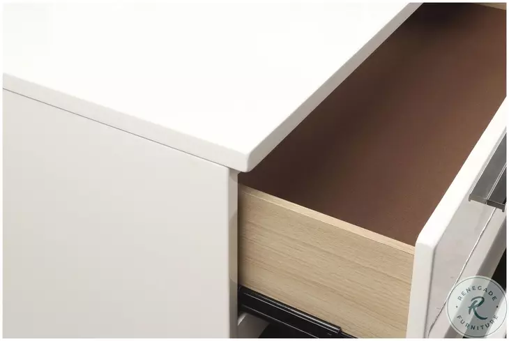 Jasmine様 専用 Sapphire High Gloss White Laminate Dresser from New Classic