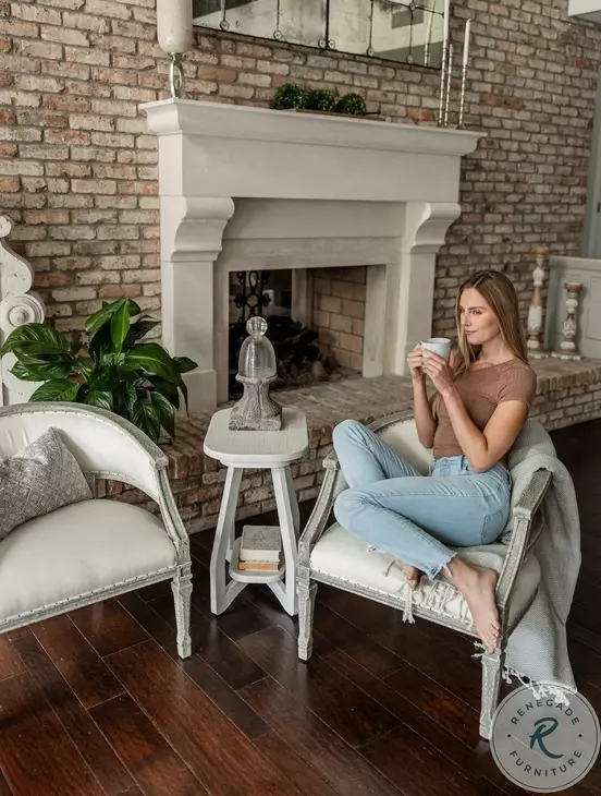 Bay Harbor Distressed White Oval Chairside Table
