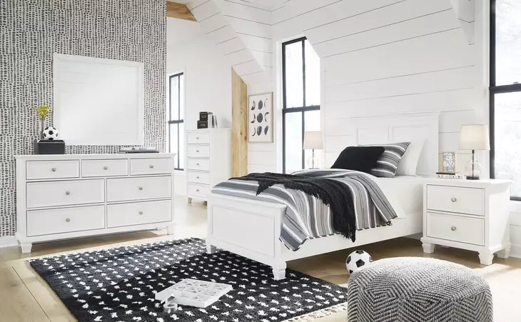 Fortman White 7 Drawer Dresser and Rectangular Mirror