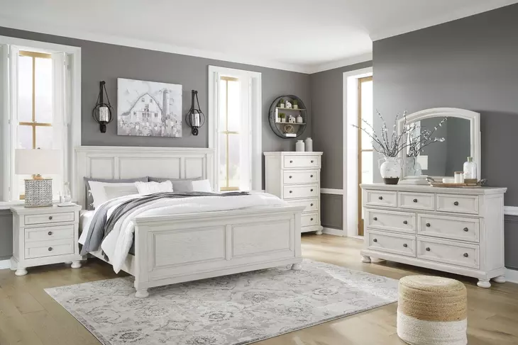 Robbinsdale Antique White 7 Drawer Dresser and Arched Mirror