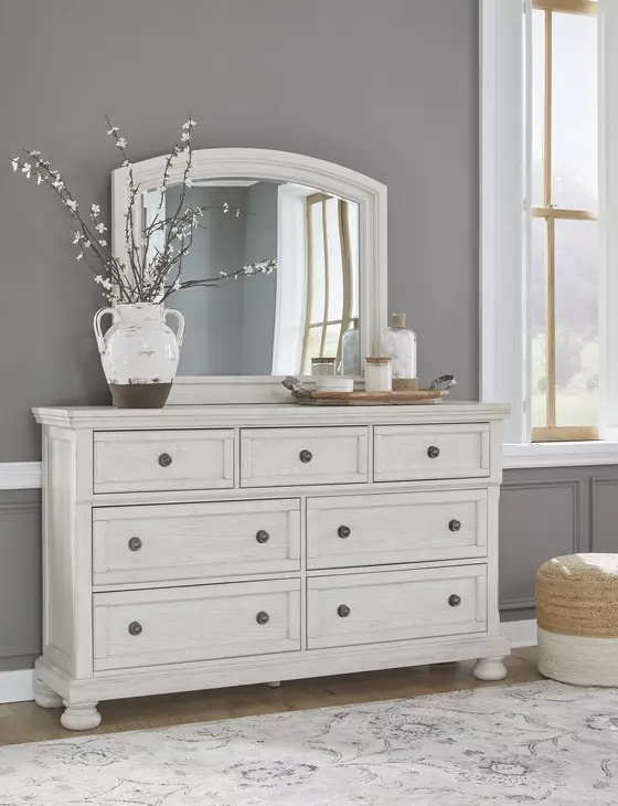 Robbinsdale Antique White 7 Drawer Dresser and Arched Mirror