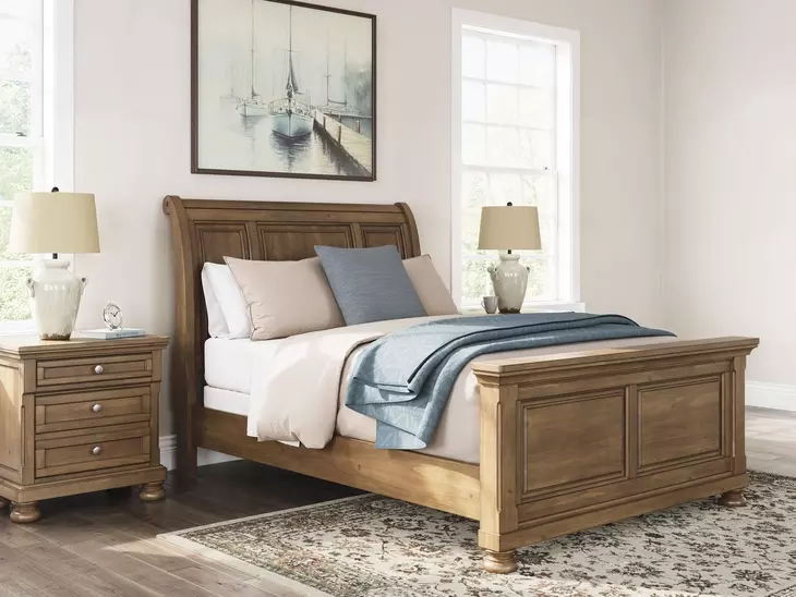 Vandenmore Medium Brown Queen Sleigh Panel Bed