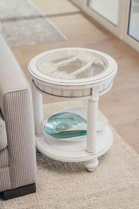 Monaco Blanc Round Glass Top End Table with Palms Insert