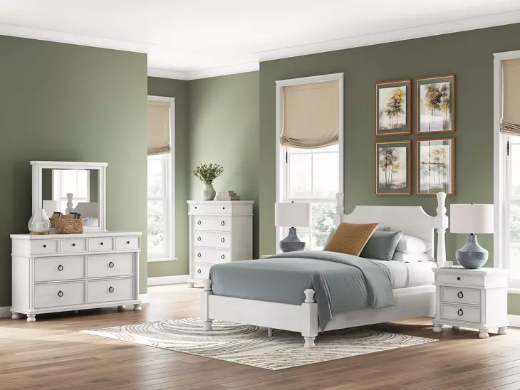 Chadworth Antique White Poster Bedroom Set
