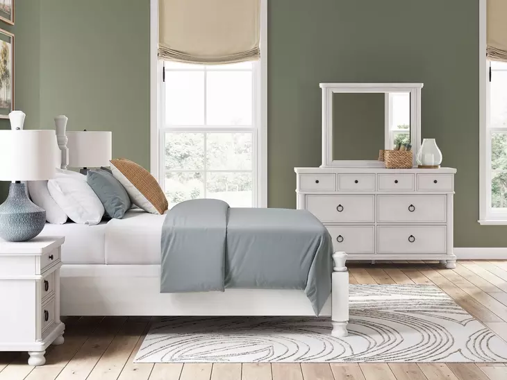 Chadworth Antique White Poster Bedroom Set