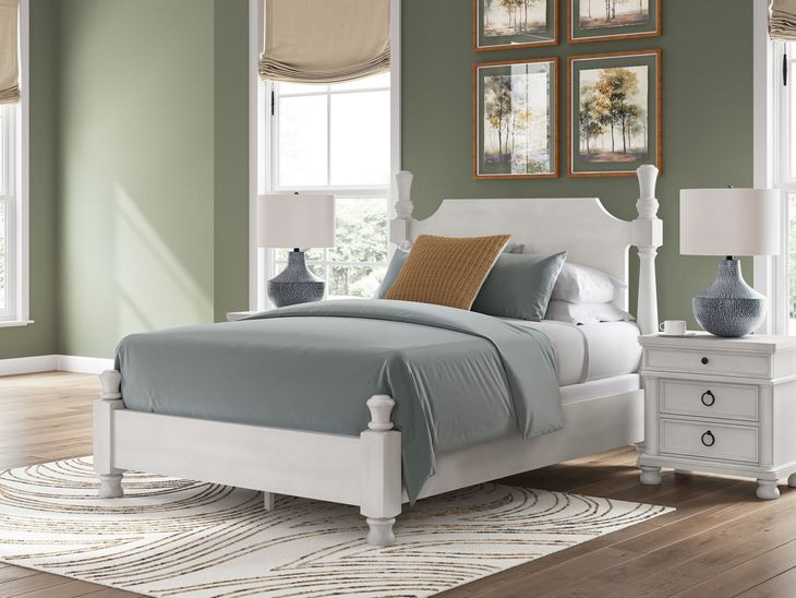 Greddinton Antique White Queen Poster Bed