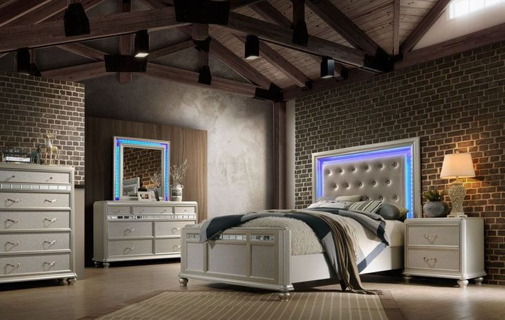 B0846J Silver Upholstered King Panel Bed