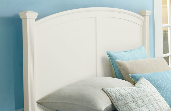 Bonanza White California King Poster Bed