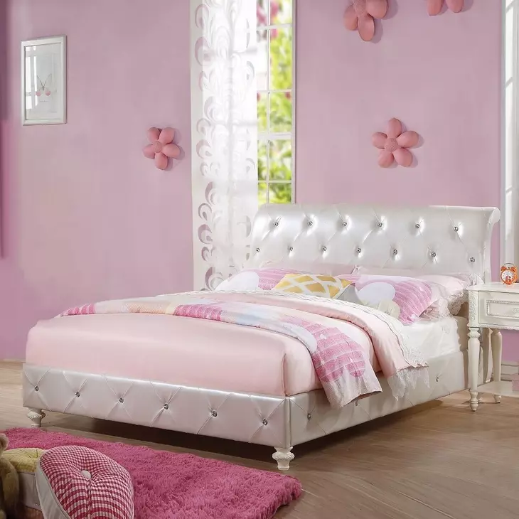 Dorothy Pearl White and Ivory Full Upholstered Sleigh Bed