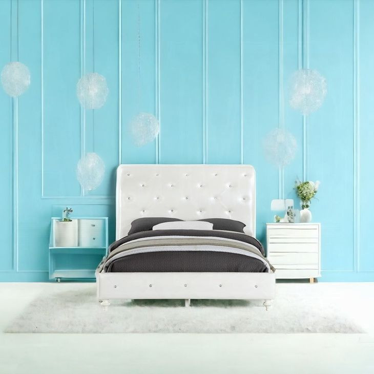 Dorothy Pearl White and Ivory Full Upholstered Sleigh Bed