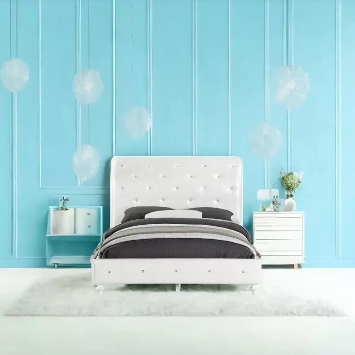 Dorothy Pearl White and Ivory Full Upholstered Sleigh Bed