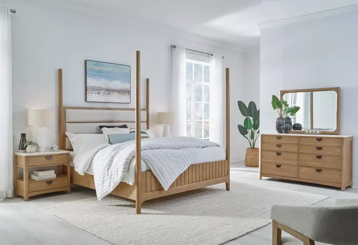 Escape Glazed Natural Oak Queen Upholstered Poster Bed
