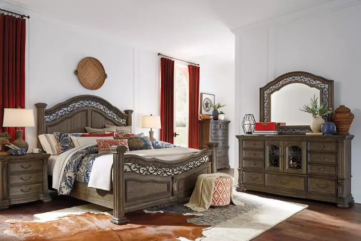 Durango Willadeene Brown 9 Drawer Dresser with Arched Mirror