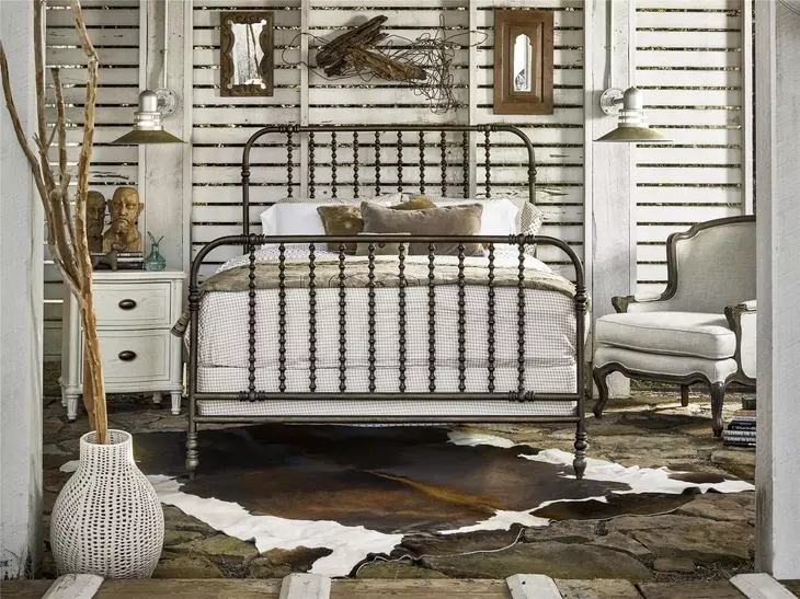 Riverhouse Brown Queen The Guest Room Metal Bed