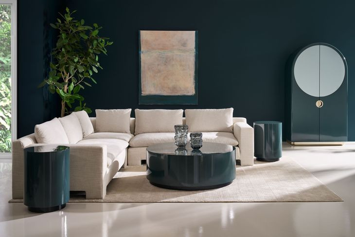 Cocktail Couture Apatite Gloss Round End Table