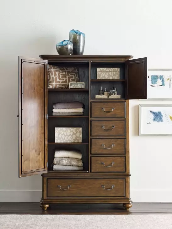 Commonwealth Witham Medium Stain Gentlemen's Chest